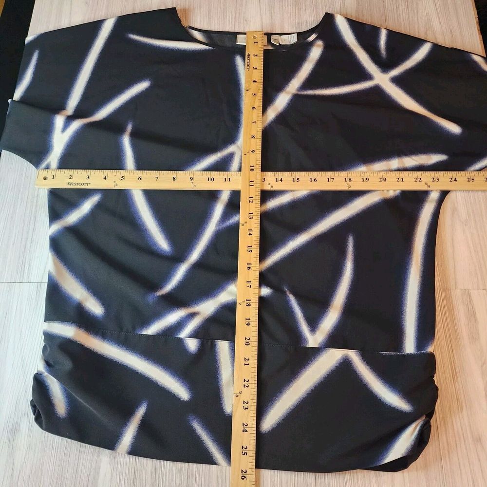 Chicos Women's Dolmen Top SZ 1 Tab Sleeve Geometric Print Popover Ruched Side - Picture 10 of 10